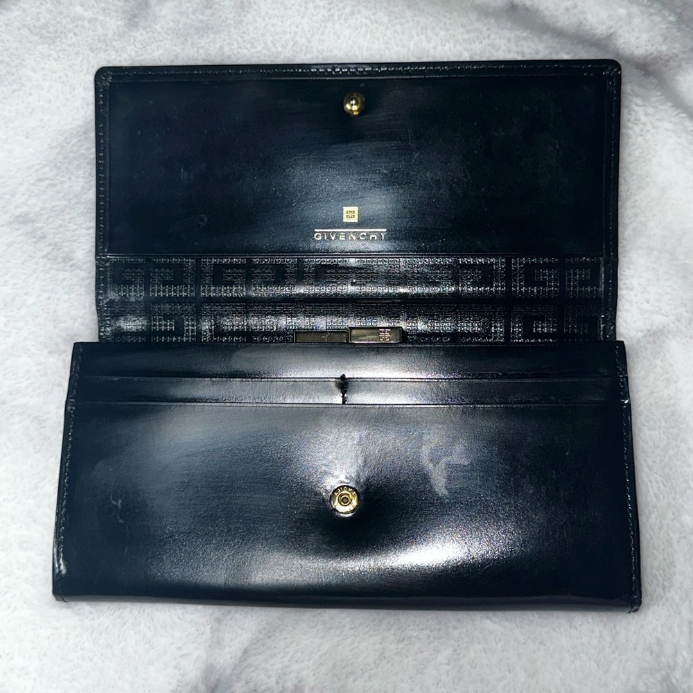 Black Givenchy Kisslock Wallet! - Picture 2 of 8